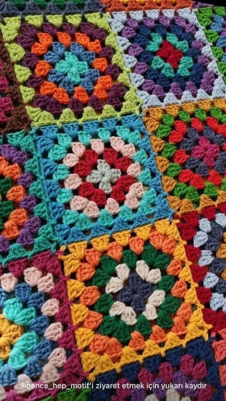 Manta de crochê colorida - Foto 6