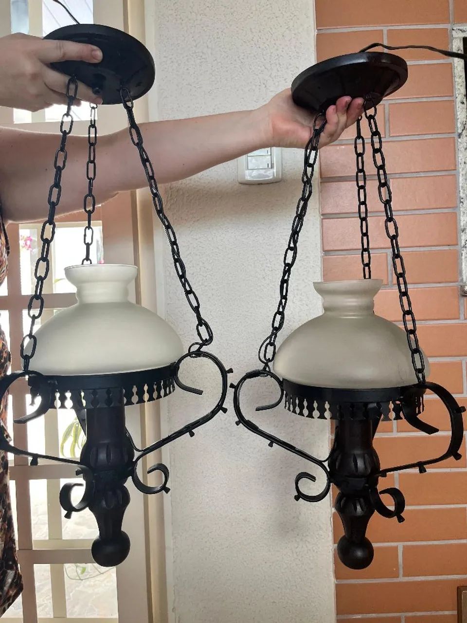 Lustre colonial para uma lâmpada