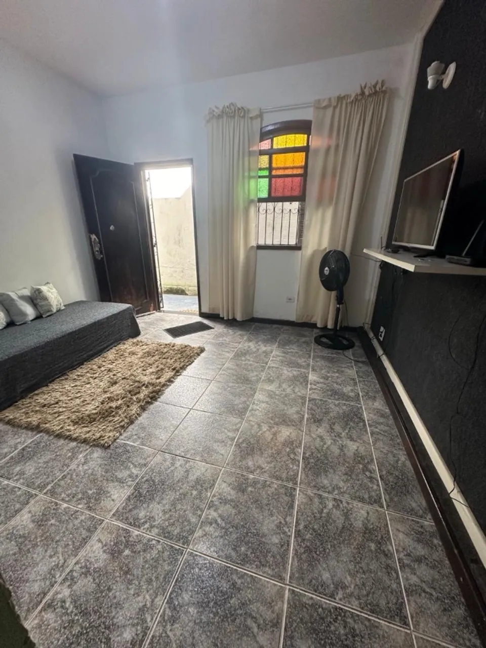 Vendo uma casa e um kit net no Garcia , rua principal na ladeira do colégio Edgar Santos