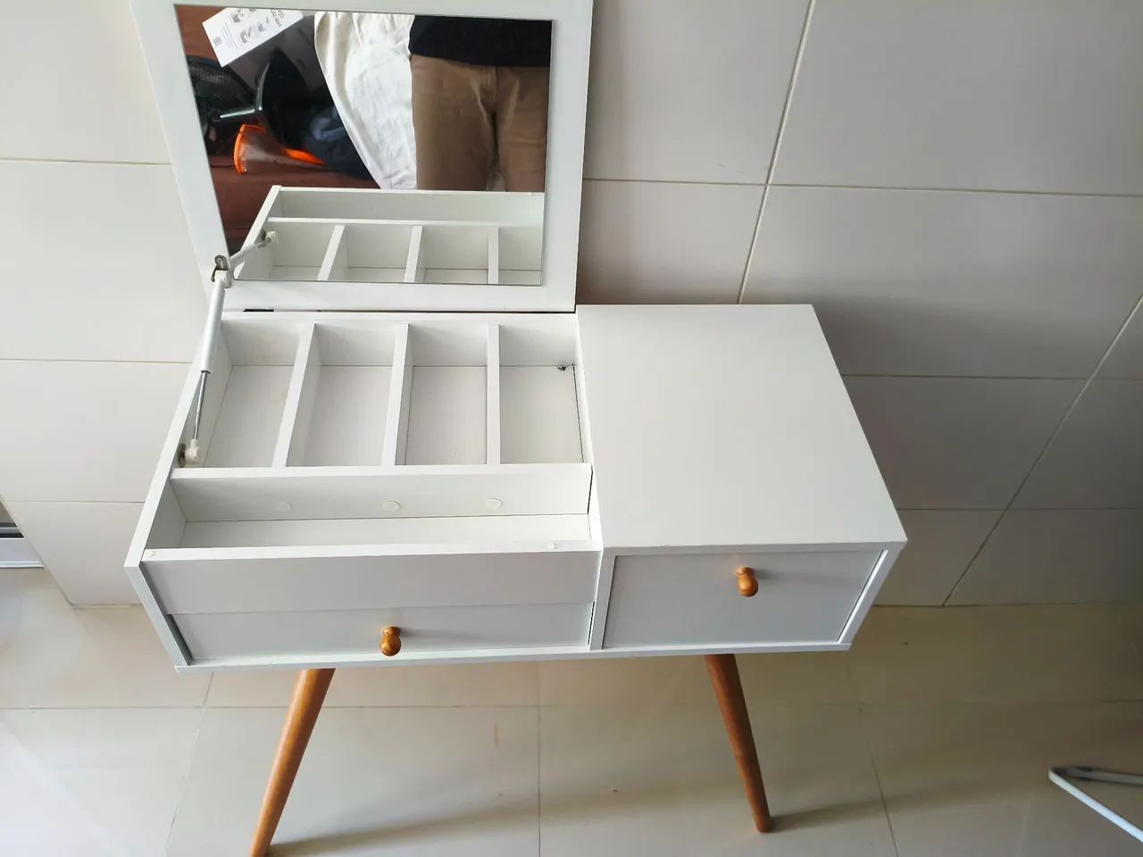 Escrivaninha/Penteadeira com design moderno - Foto 3