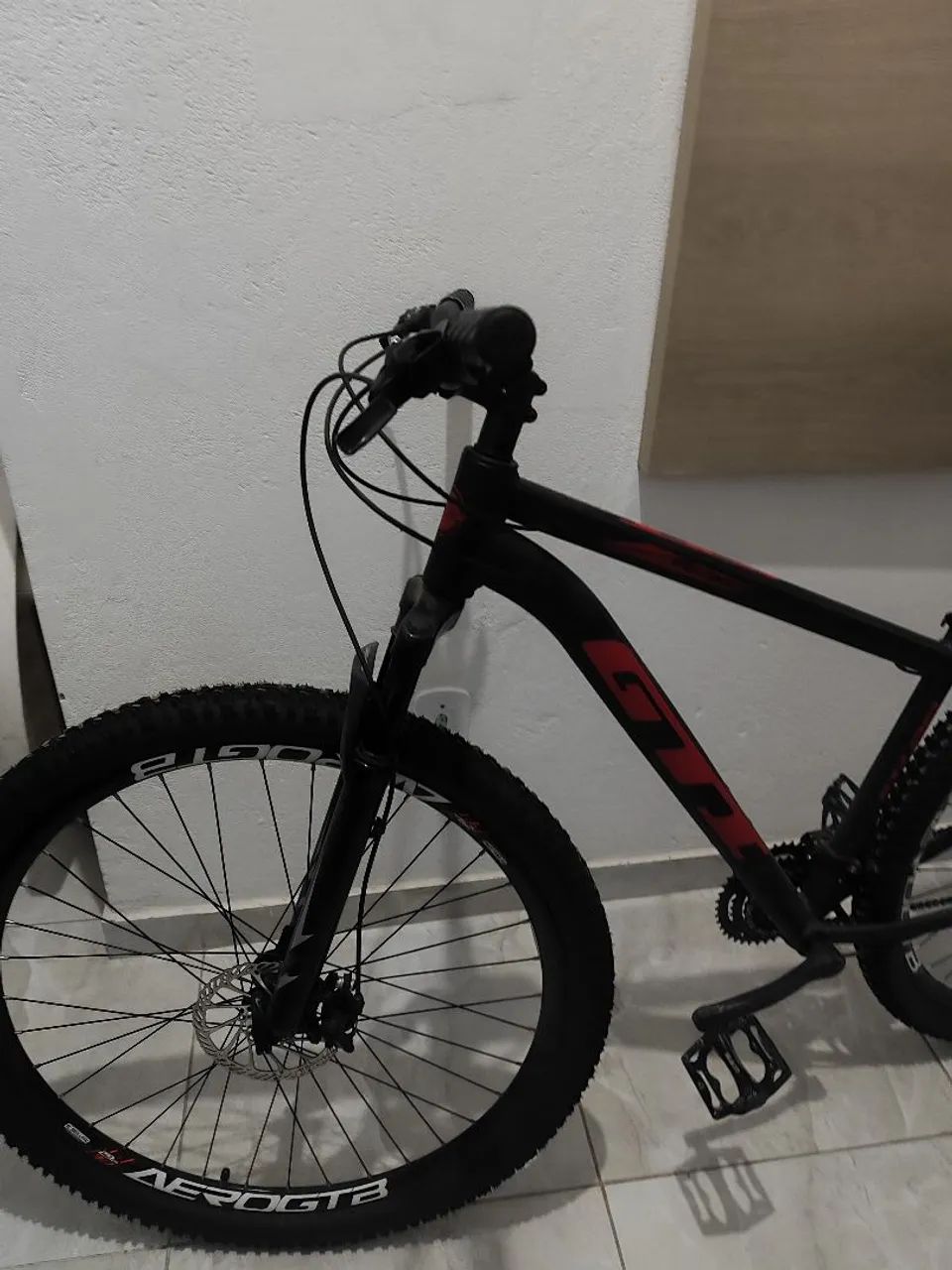 Bicicleta aro 29 mtb. Nova , só 2 meses de uso. TEM CONVERSA  - Foto 2