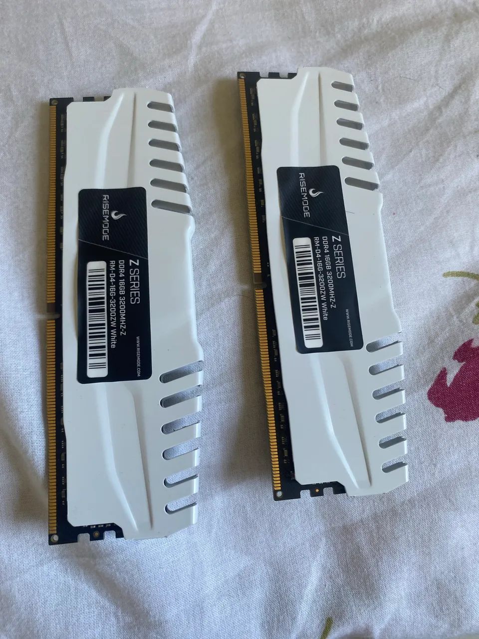 Memória RAM de 32GB (duas de 16GB) da Rise Mode