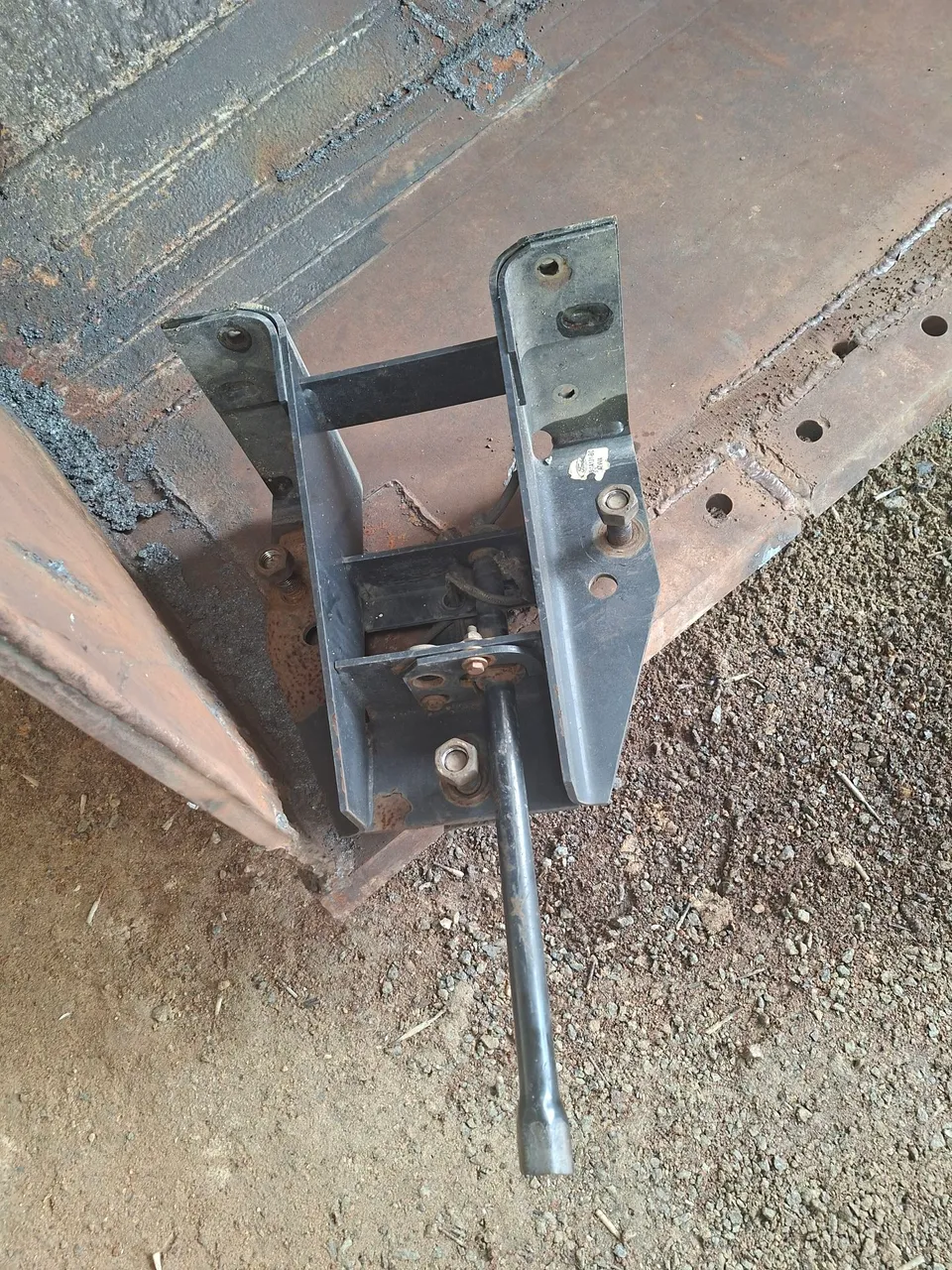Suporte para caminhão de estepe