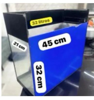 Aquário de 32 litros com medidas de 45cm x 32cm x 21cm