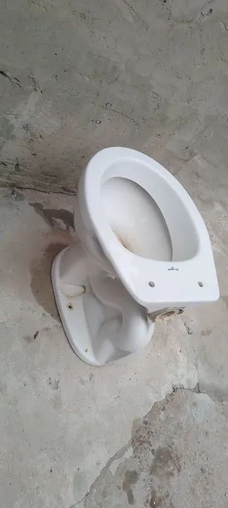 Vaso Sanitário comum Branco Elizabeth troco em peças de som etc  - Foto 2