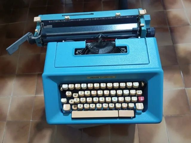 Vendo máquina de escreve olivetti studio 46 - Foto 2