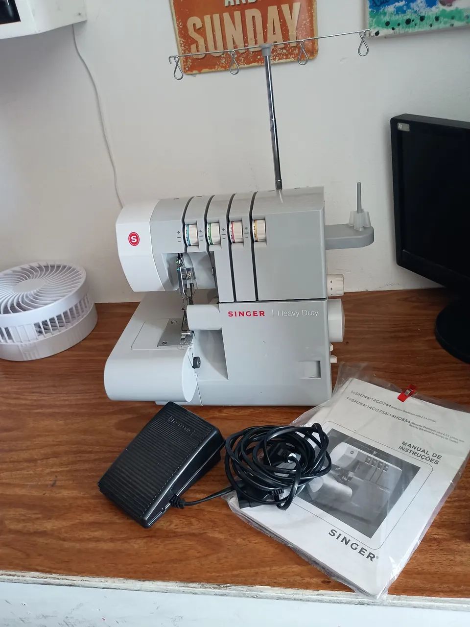 Máquina de Costura Singer overloque Heavy daty 14HD854