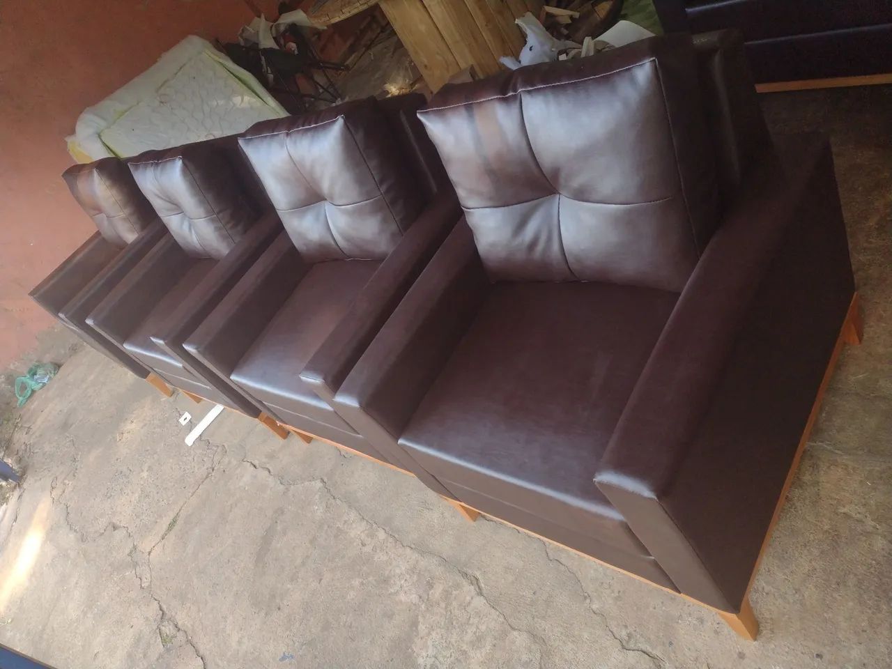 Poltronas de Couro Elegantes e Confortáveis - Foto 3