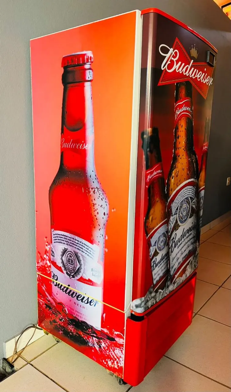 Cervejeira Budweiser - Perfeita para sua casa ou comércio!