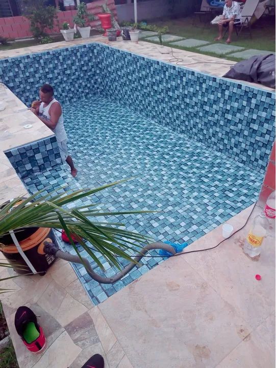 Manutenção, Reforma e Construção de piscina/ troca de vinil - Foto 2