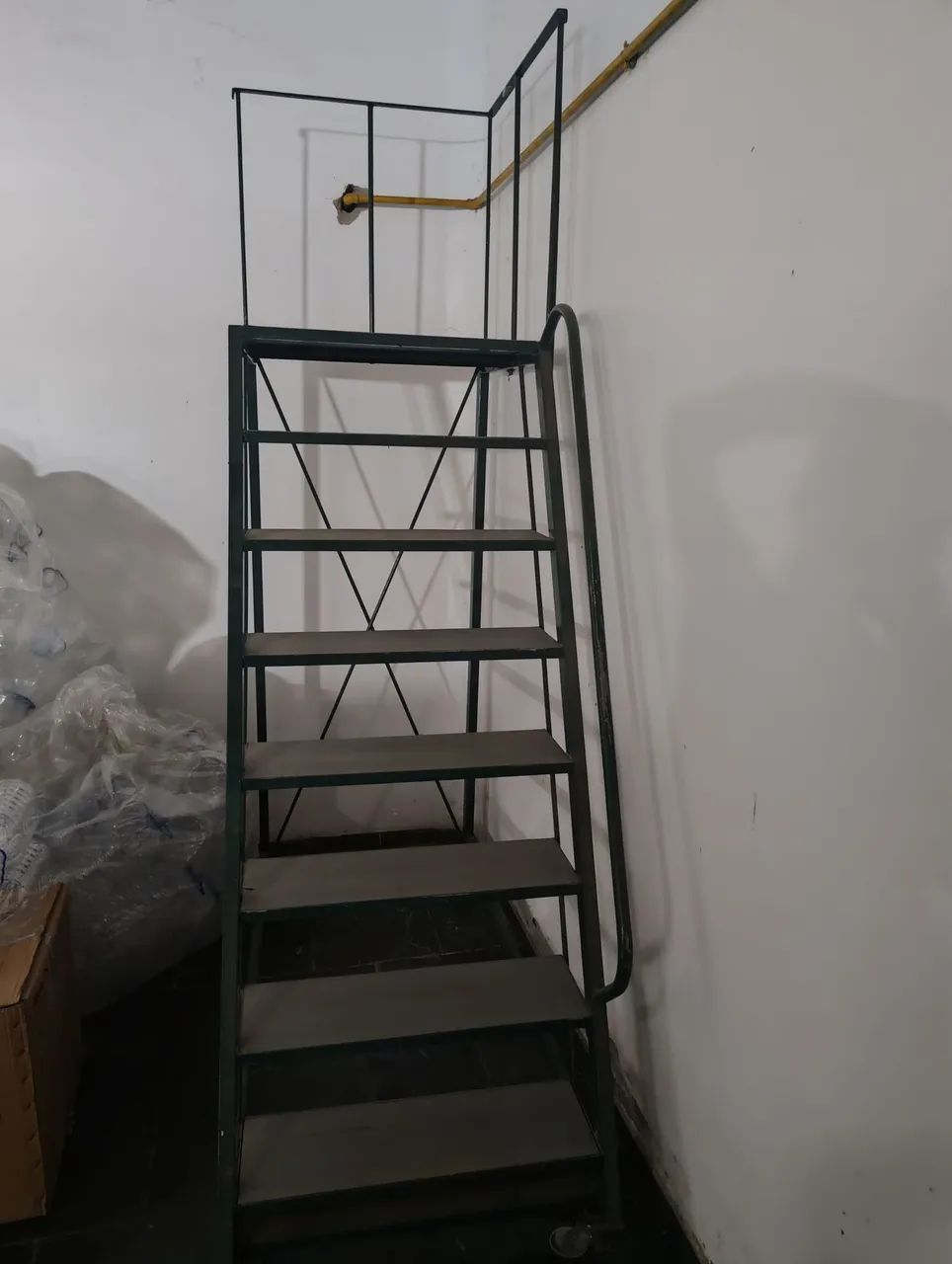 ESCADA C/PLATAFORMA DE FERRO 