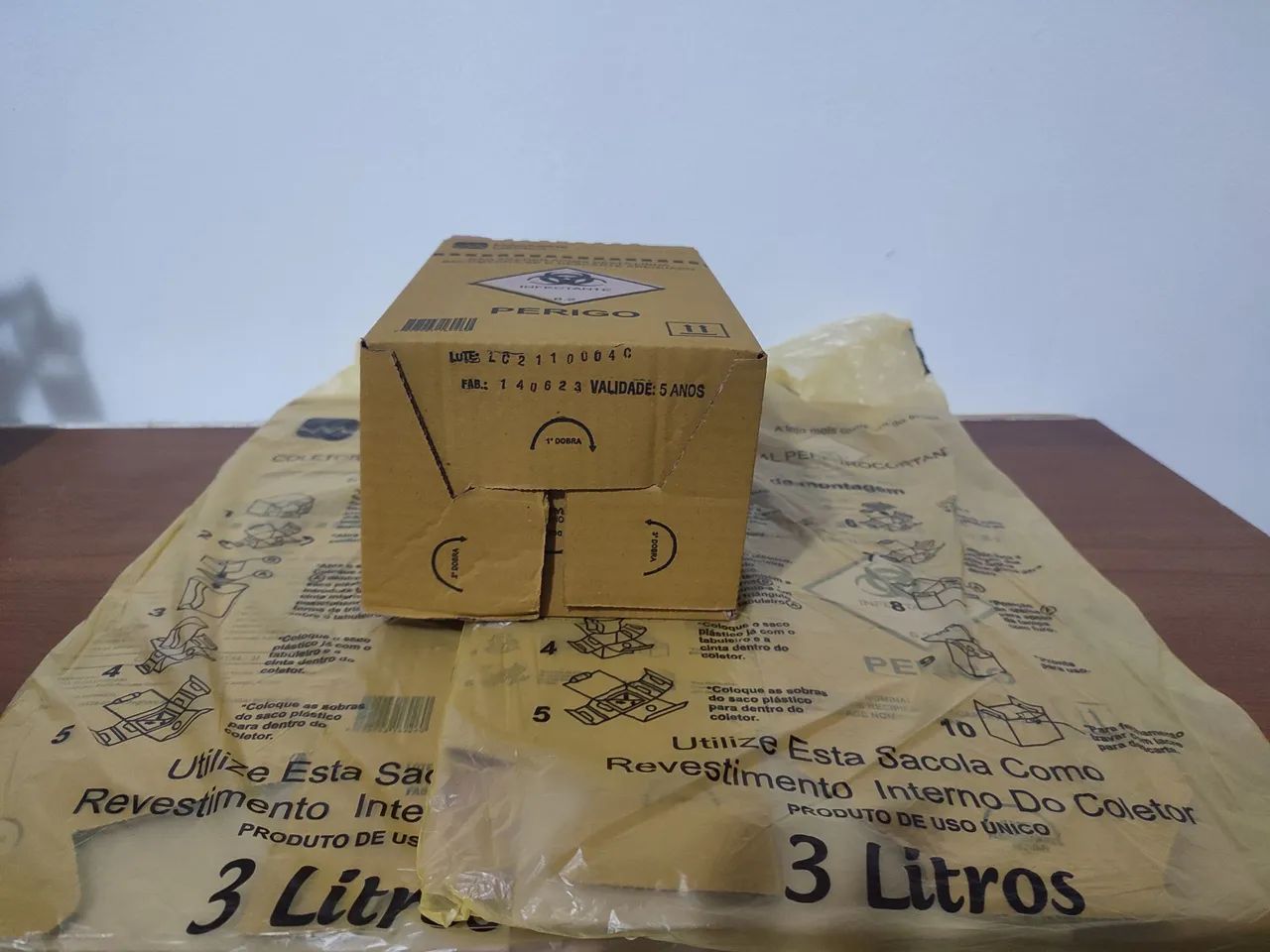  Kit com 3 Coletores de Resíduos Biológicos de 3 Litros cada. - Foto 3