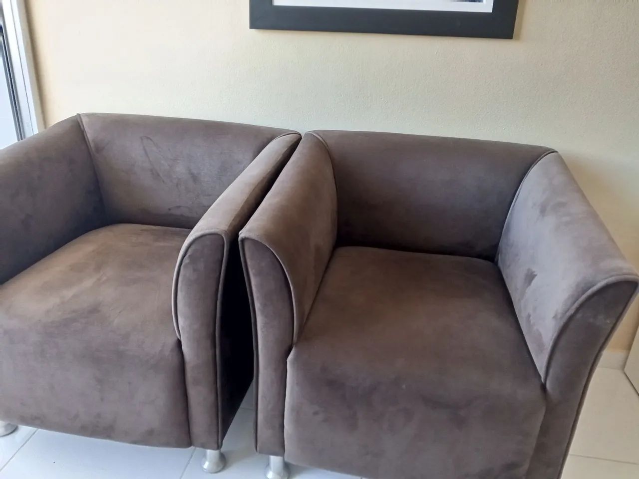 Par de Poltronas em Suede Marrom