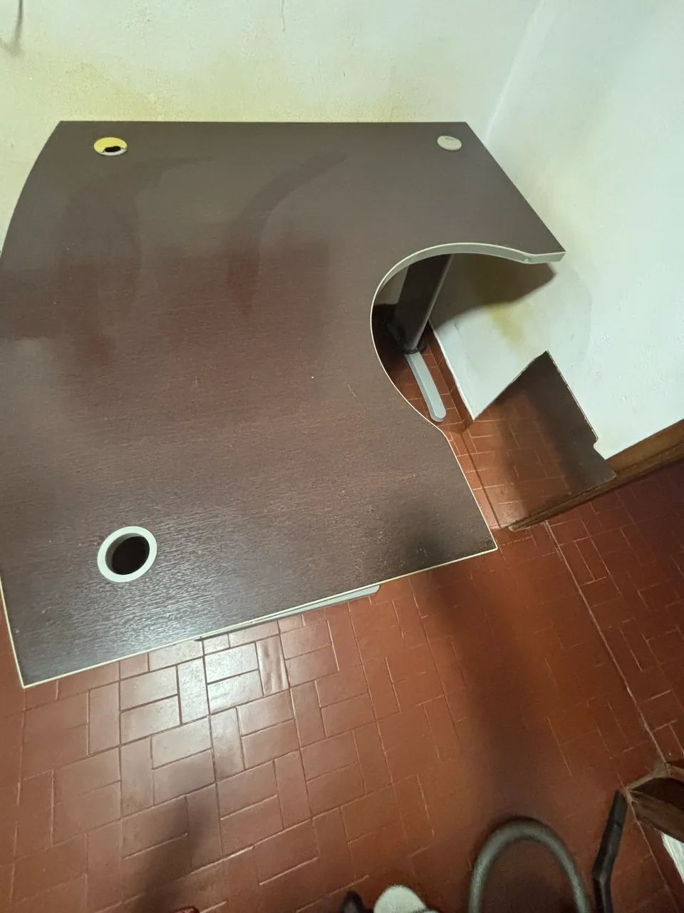 Mesa Para escritório Grande com Tomada e ponto de internet e telefone - Foto 5
