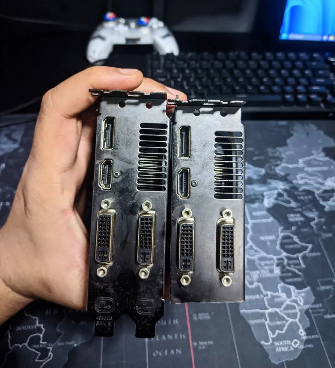 Placa De Vídeo AMD Radeon HD 5770 (Par) - Foto 4