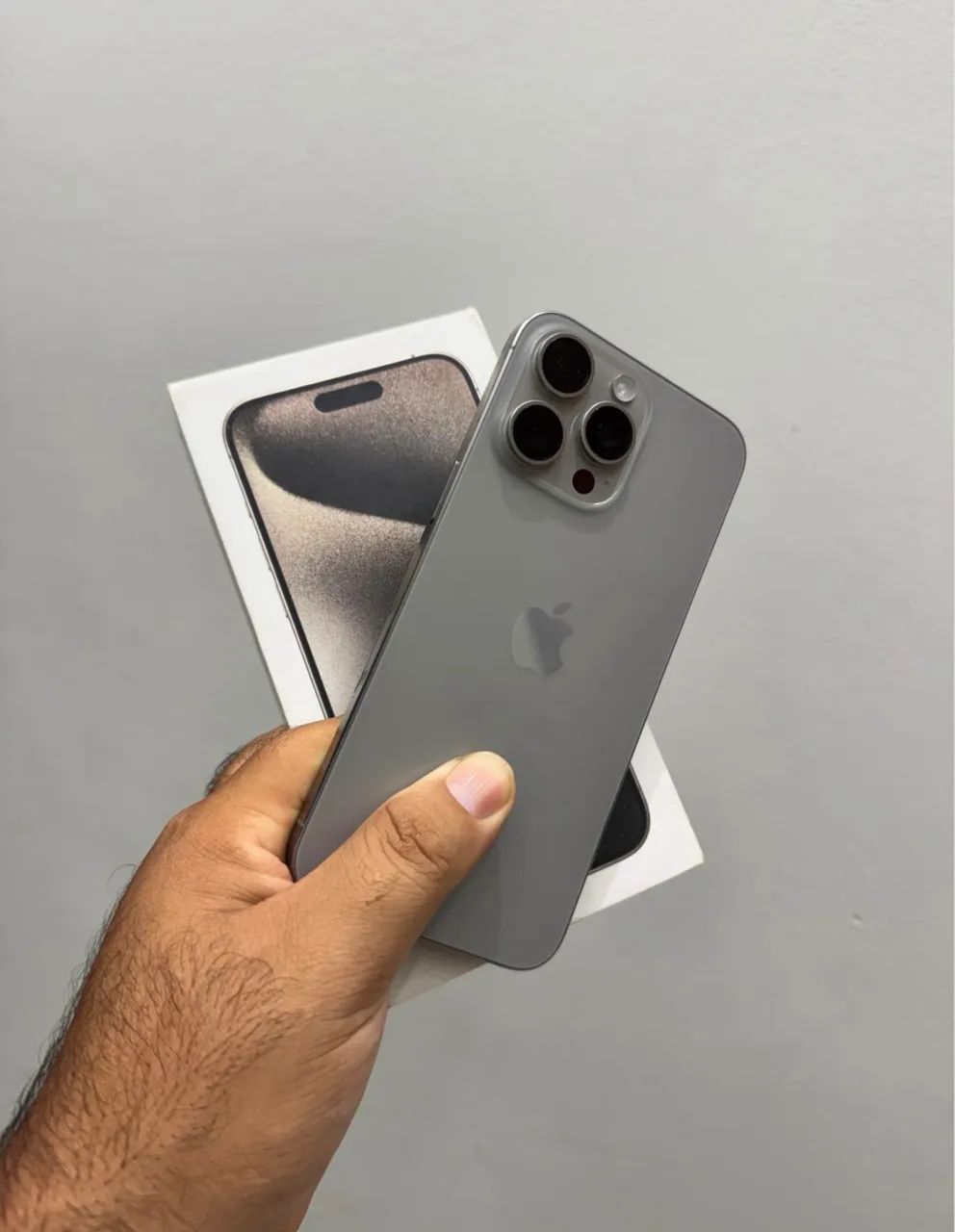 IPHONE 15 PRO MAX - 256GB COM CAIXA - Celulares e Smartphones