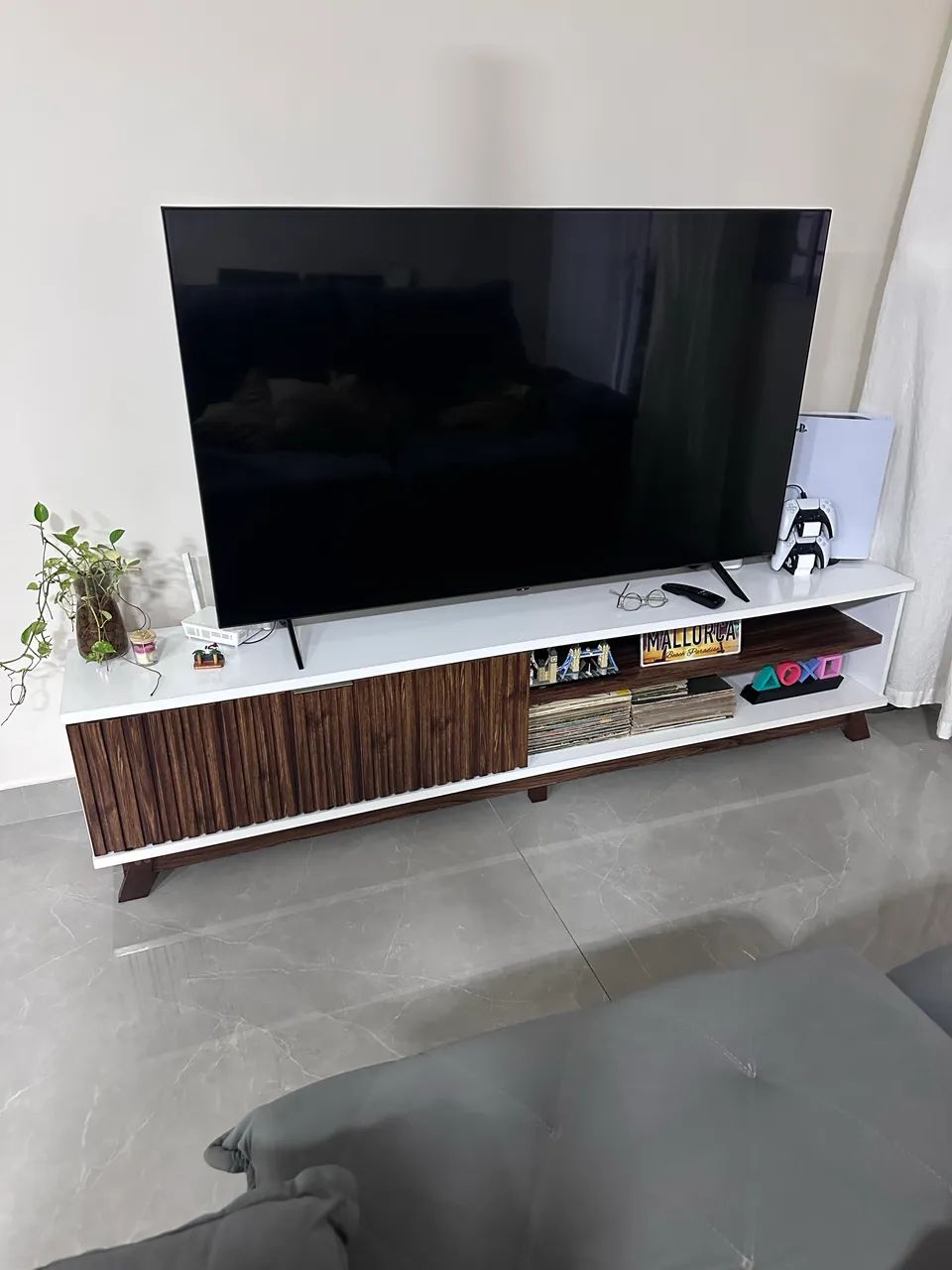 Rack para TV 75 Polegadas 1 Porta Gênesis