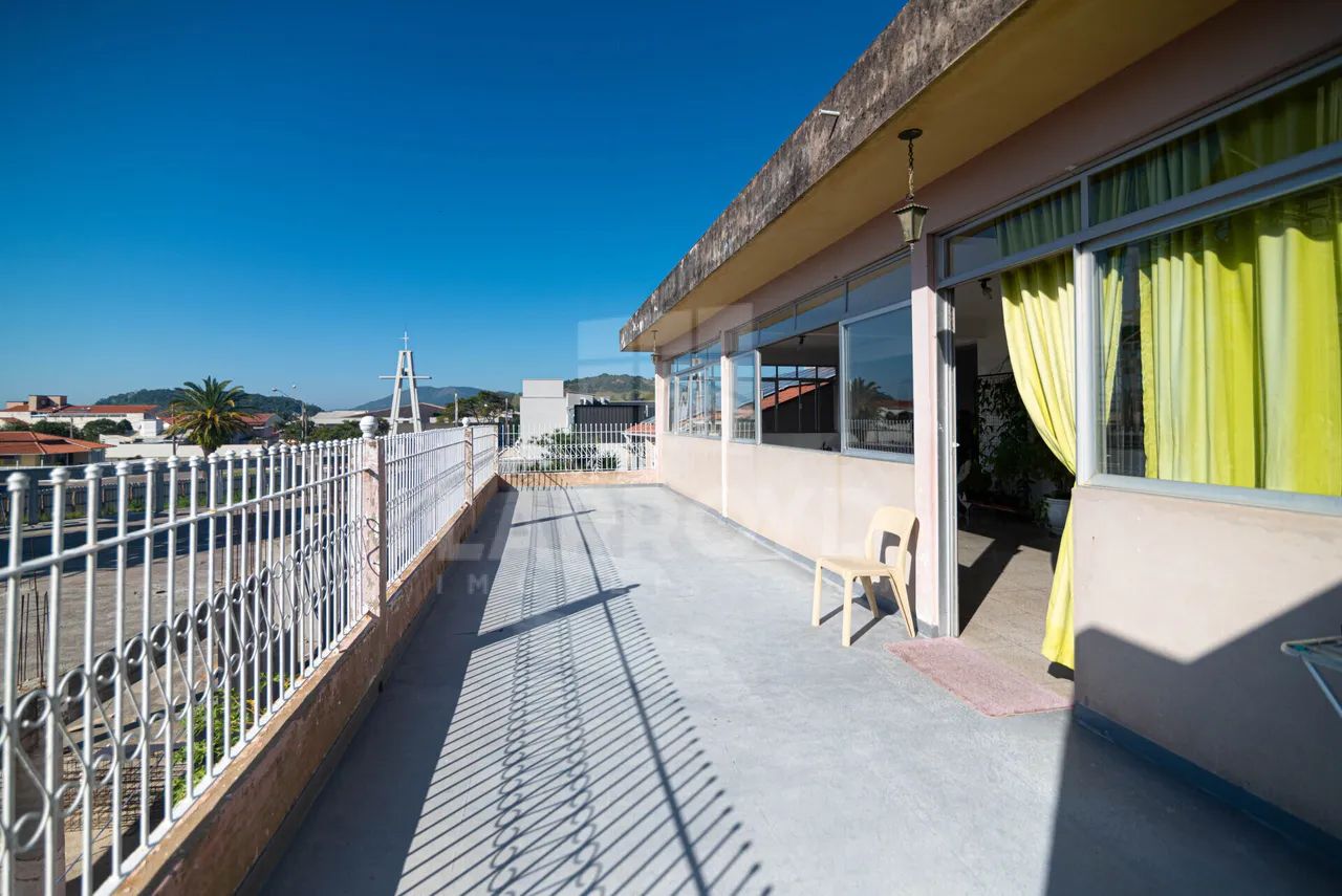 CASA COM SALA COMERCIAL EM CAPIVARI DE BAIXO - Foto 2