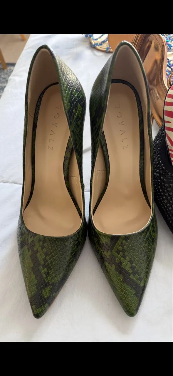 Scarpin verde estampado 