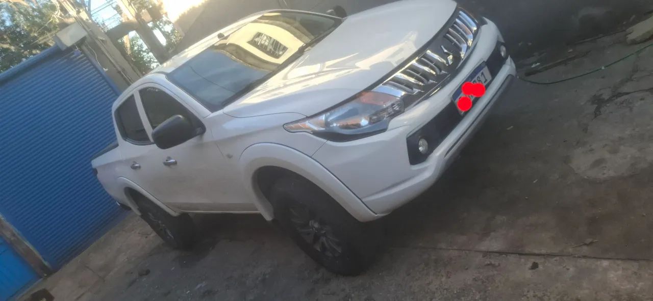 L200 triton ano 2023 com 68 mil km só transferir  - Foto 3