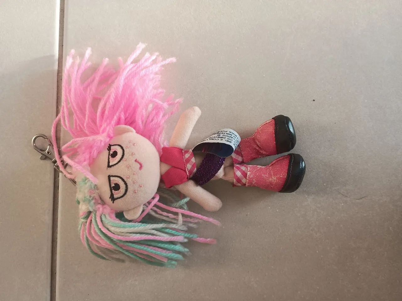 Boneca de pelúcia com chaveiro da marca Puff's Toys - Foto 2