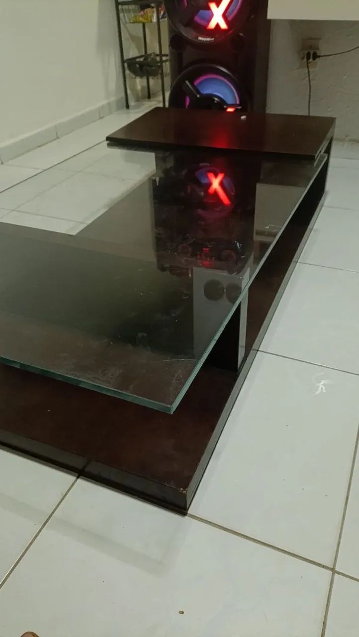 Mesa de centro em madeira antiga original,e vidro temperado 