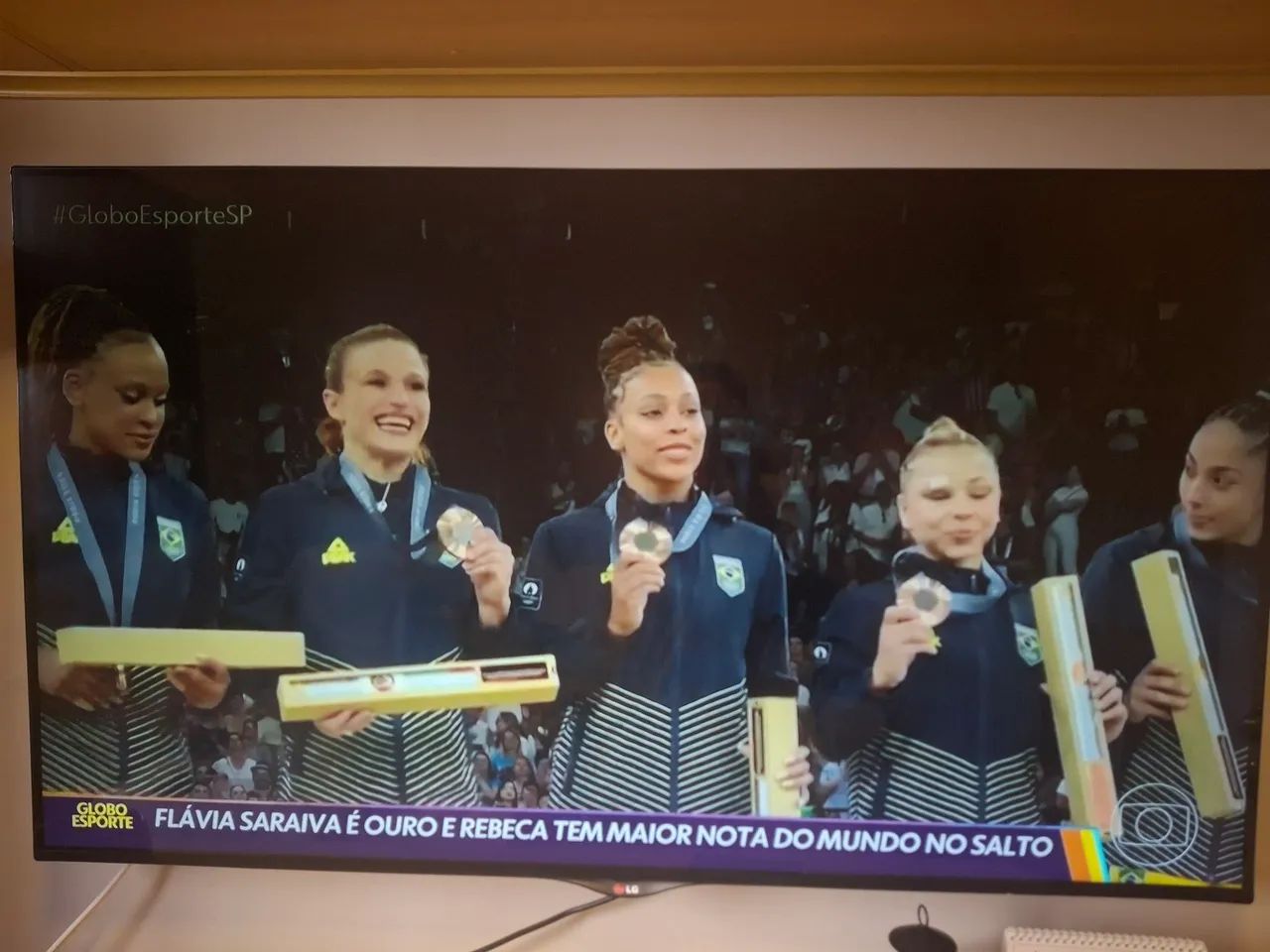 Smart TV LG 55" 4K - modelo 55UB8300 - Foto 2