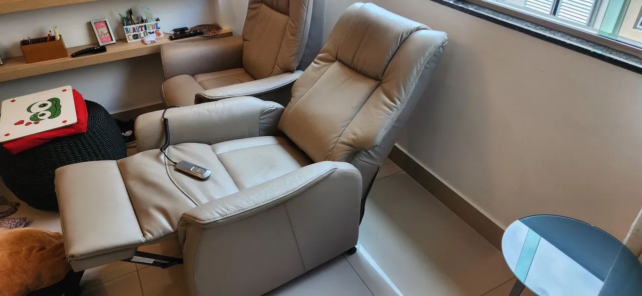 2 Poltronas reclináveis elétrica couro - Foto 2