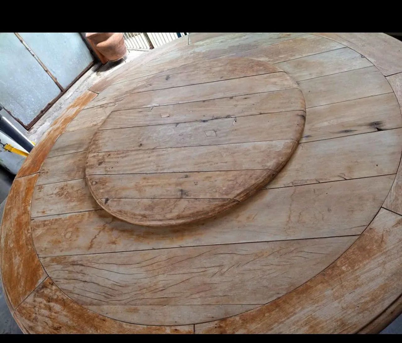 Mesa rústica de madeira com prato giratório - Foto 3