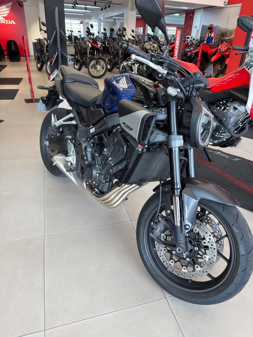 CB 650R -CLOUTCH  SEMI NOVA 