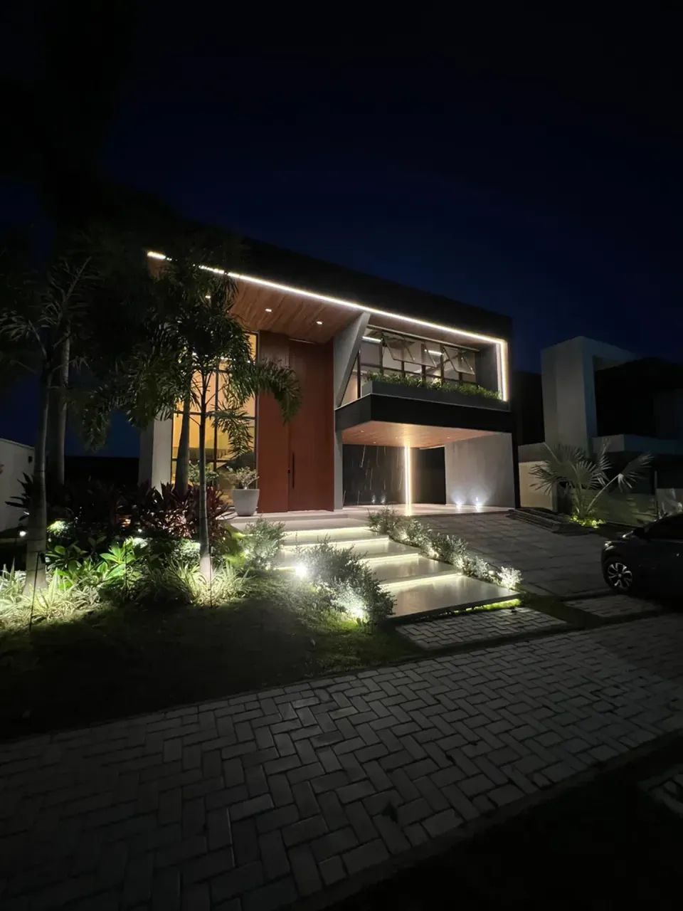 Mansão Exclusiva no Cidade Alpha Ceará | 375m², 5 Suítes e Lazer Completo