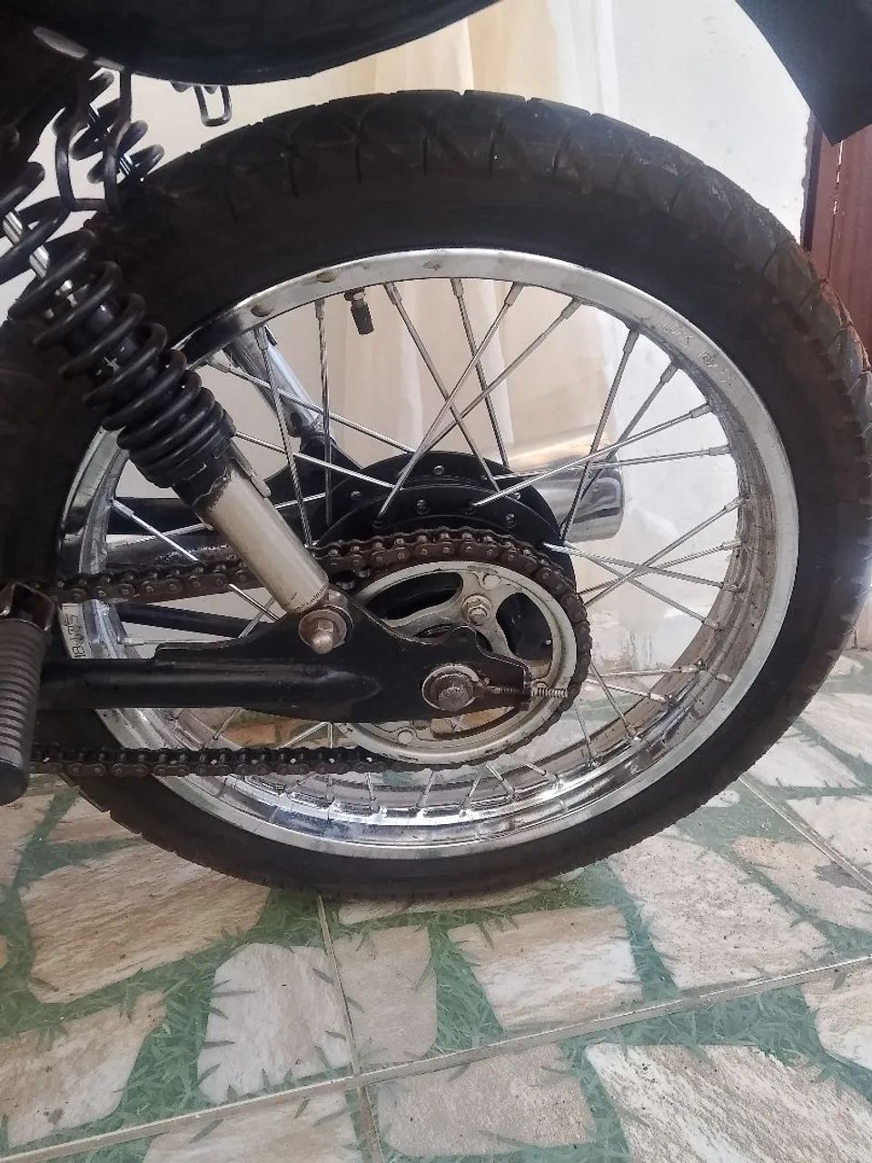 Roda cromada nova
