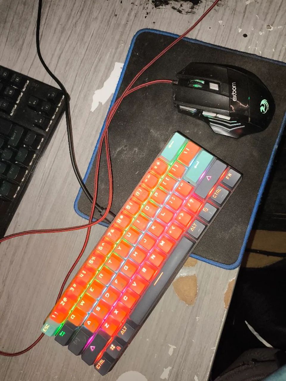 Teclado e mouse gamer pra vender - Foto 2