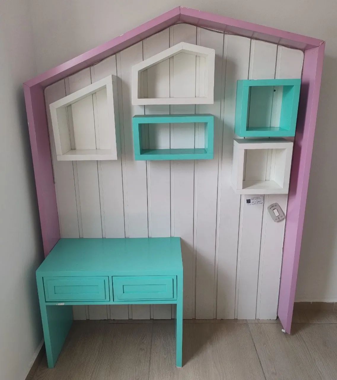 Casinha de Madeira Maciça com a Cômoda 