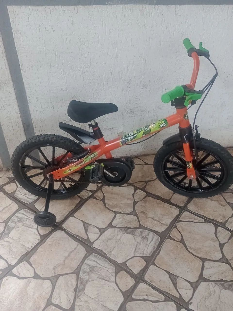 Bicicleta infantil aro 16 com personagem do Ben 10