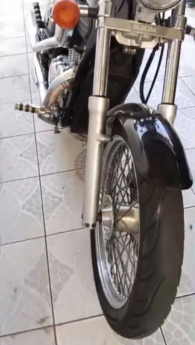 Honda Shadow 600cc com acessórios - Foto 4