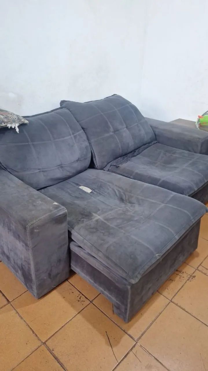 Sofá retrátil usado. 