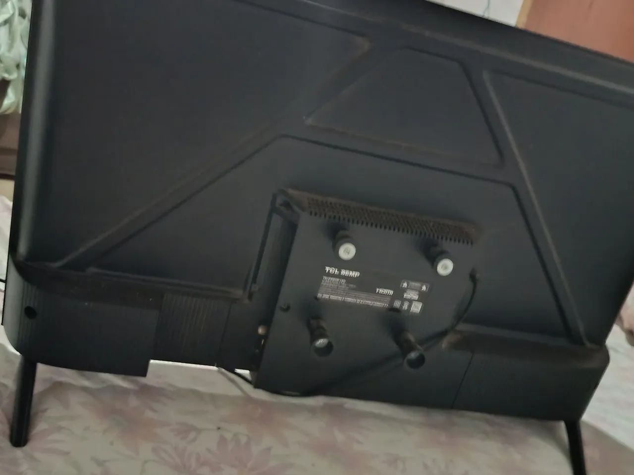 Vende-se Tv Roku Semp 32 polegadas  - Foto 3