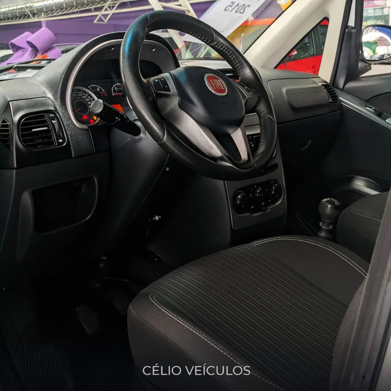 Fiat Idea Essence 1.6 Flex 16V 5P 2015 - Foto 4