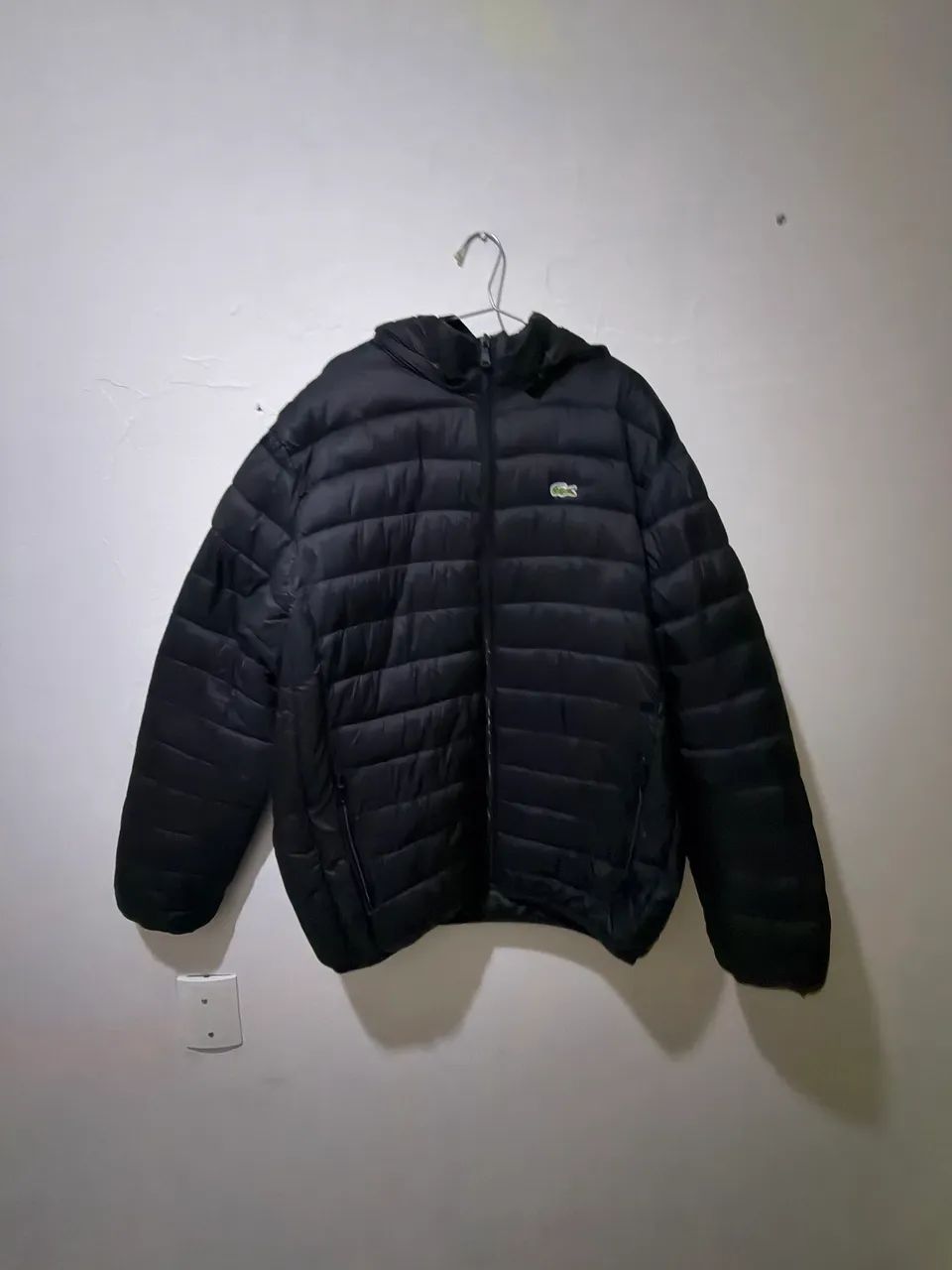 Blusa de frio da Lacoste preta , com touca removível - Foto 2