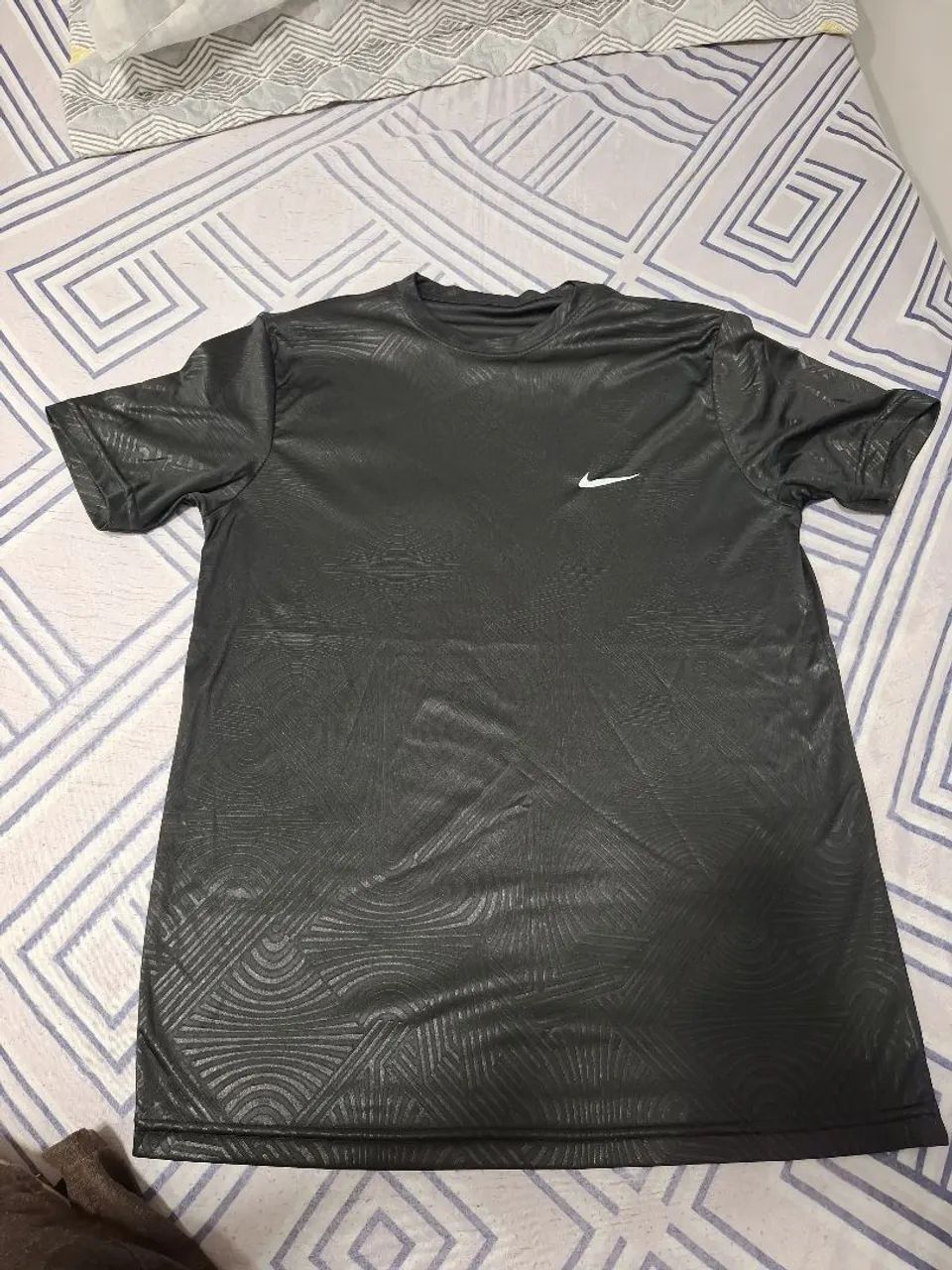 Vendo camisas Tamanho P - Foto 2
