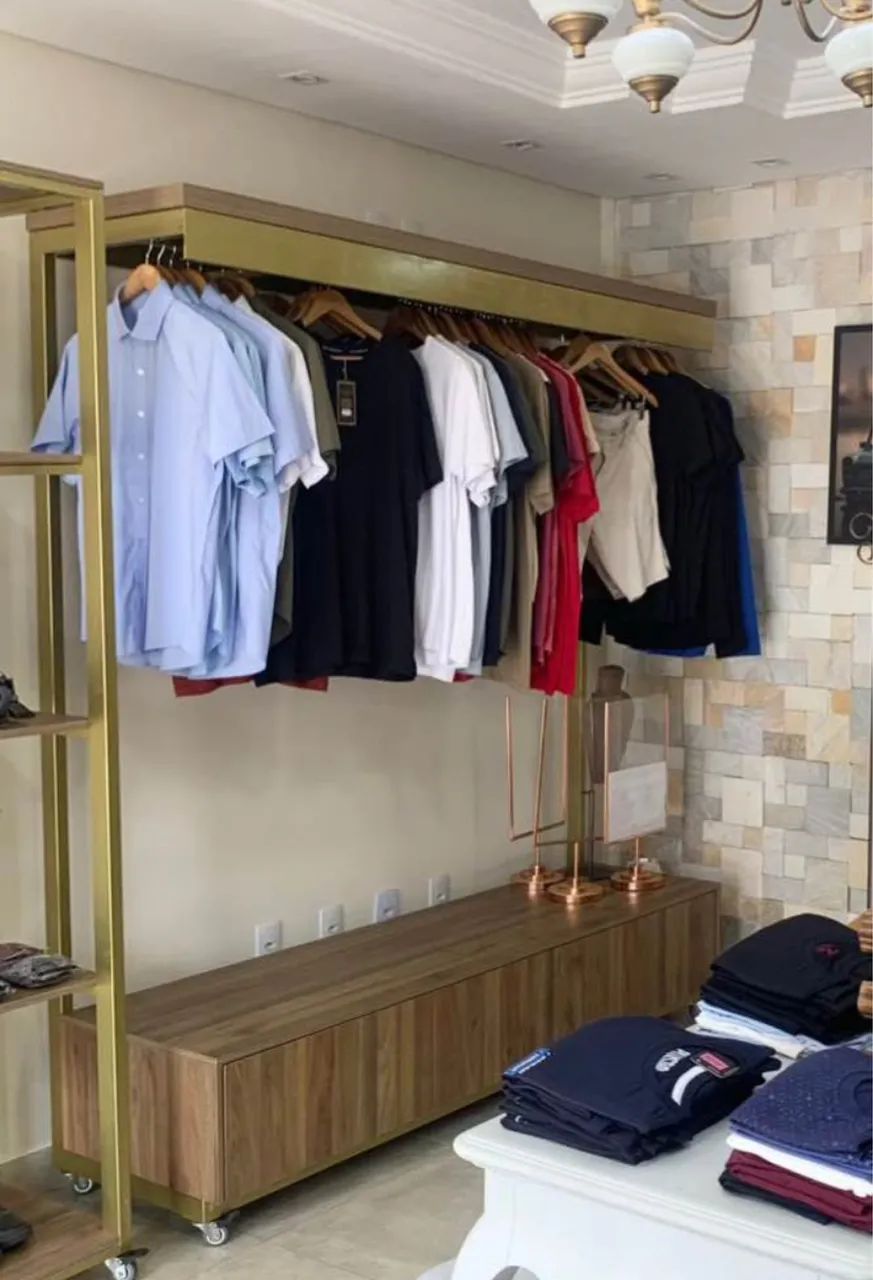 Expositor para loja de roupas com gaveteiro 