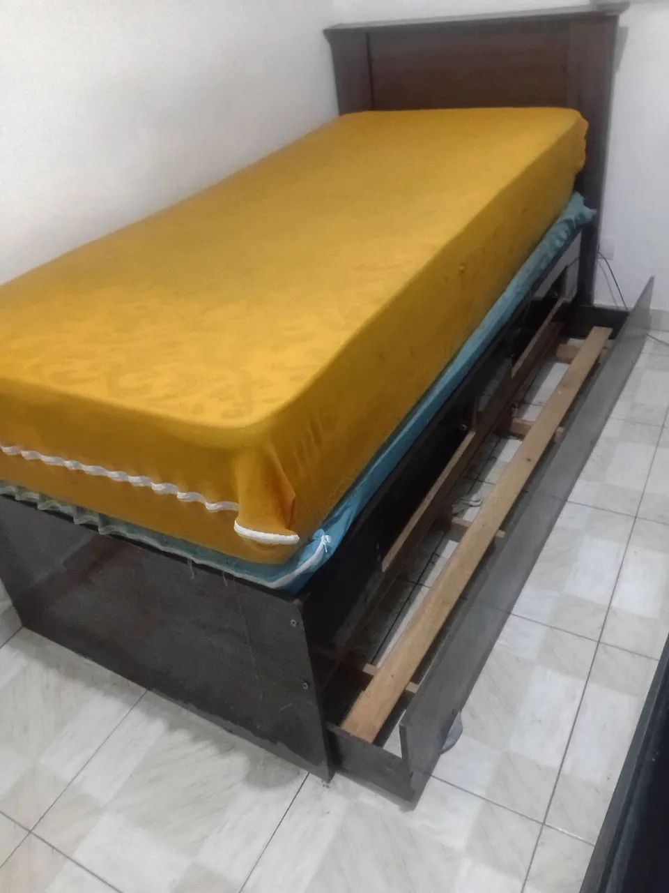 Cama solteiro com colchão usada - Foto 4