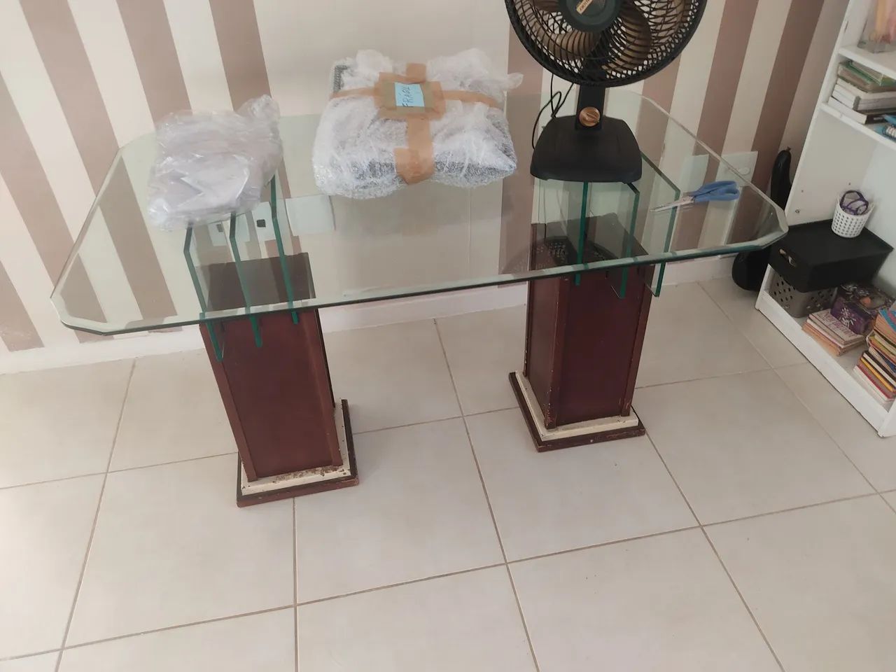 Mesa com tampo de vidro 