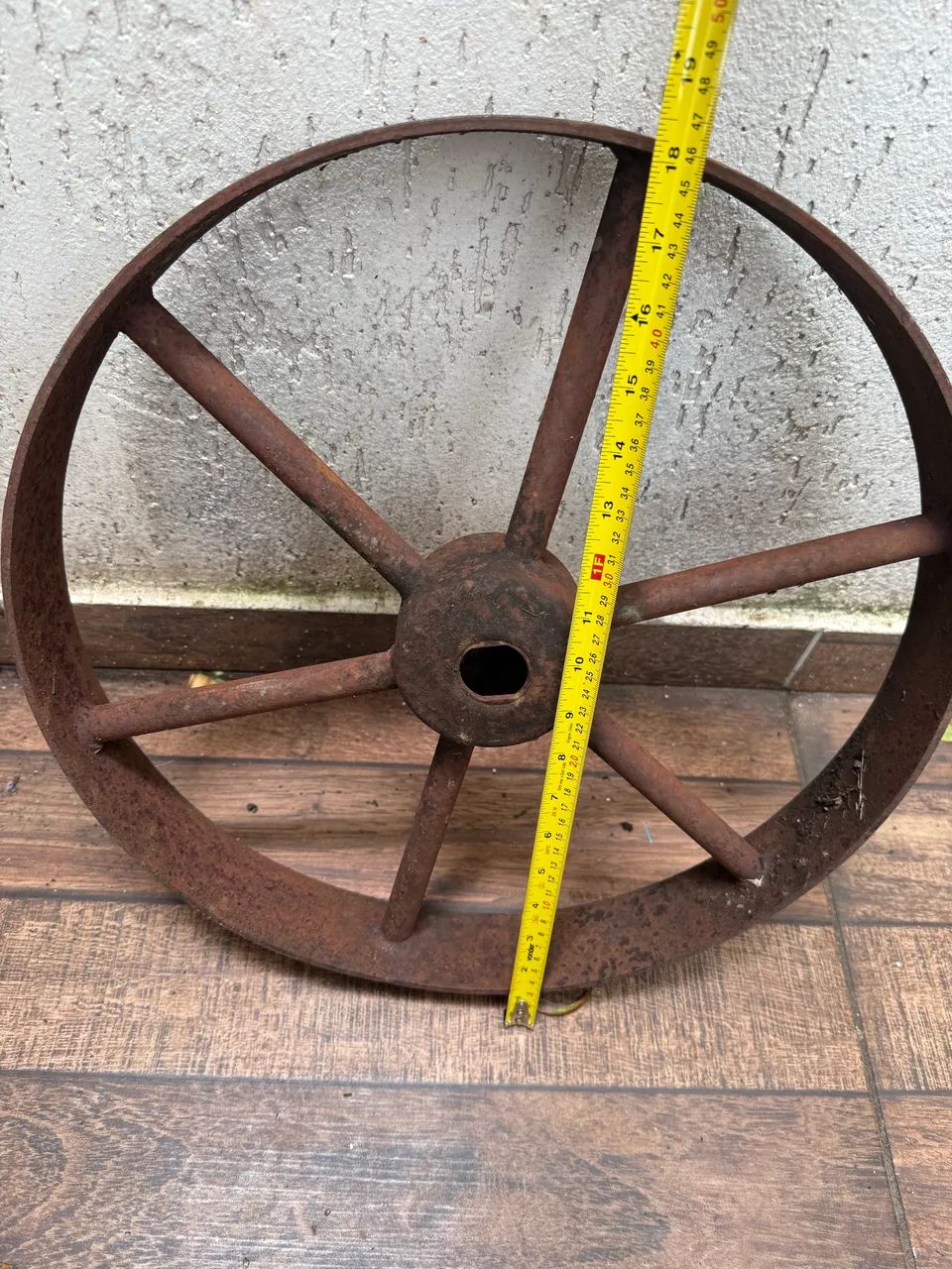 Roda de ferro antiga decoração  - Foto 2