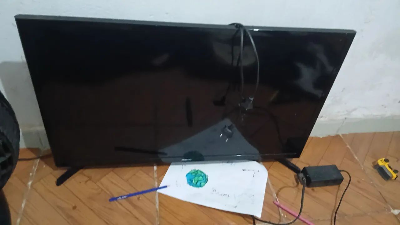 TV 32 polegadas por 800,00 reais 