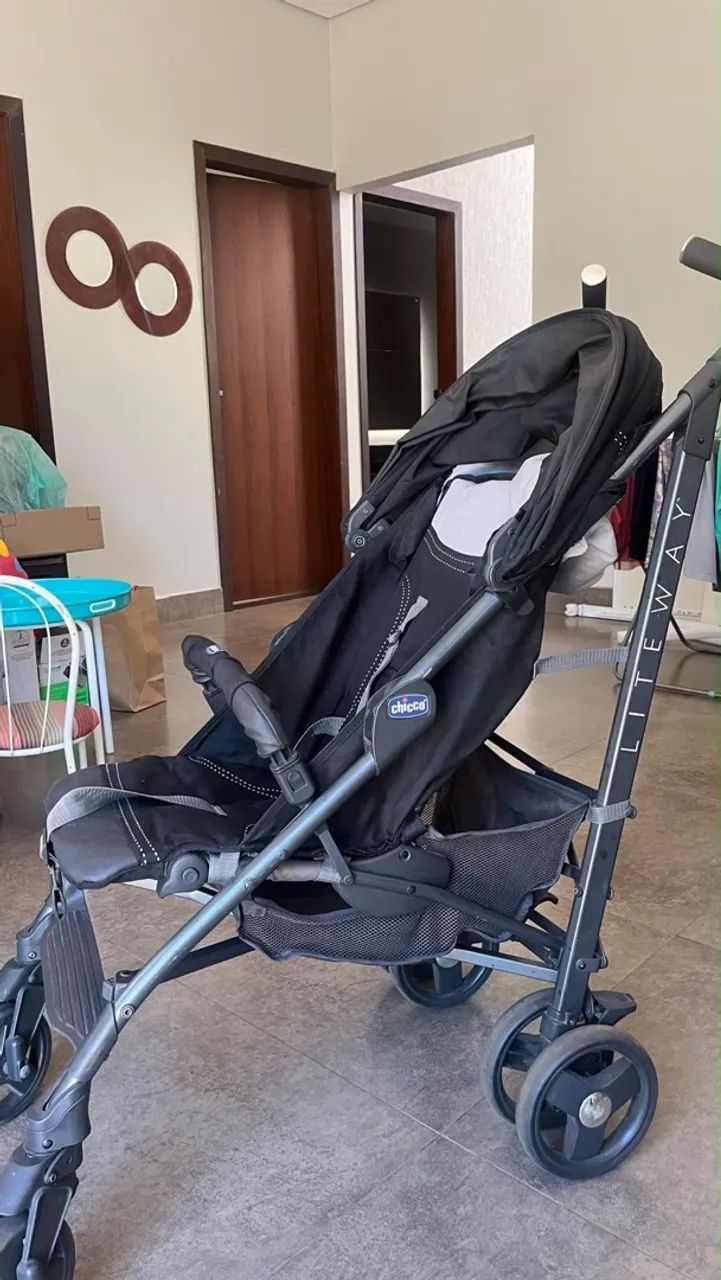Carrinho Chicco Liteway Black - Impecável, Leve e Muito Prático! - Foto 4