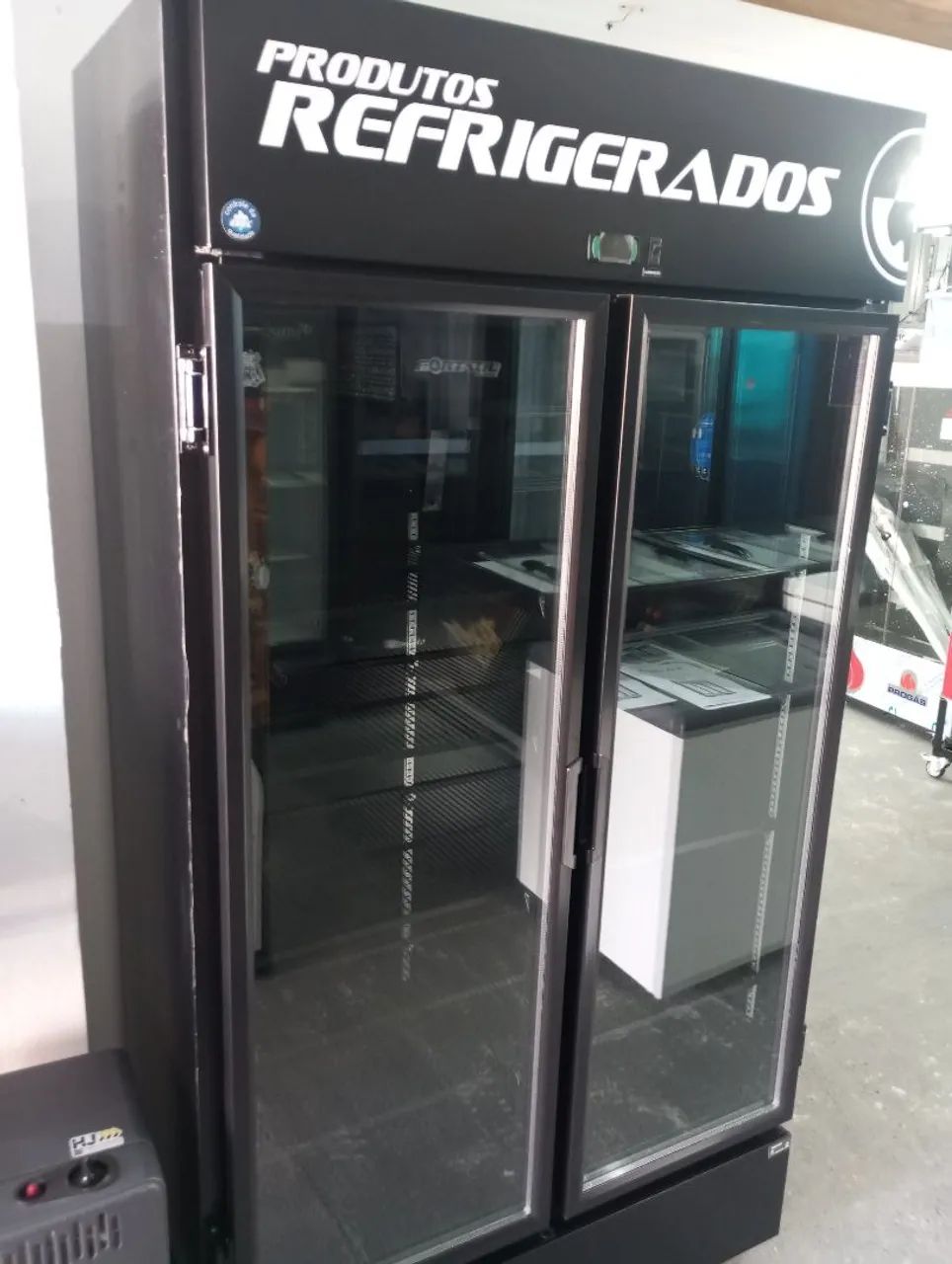 NZ. Expositor refrigerado 2 portas de vidro780L