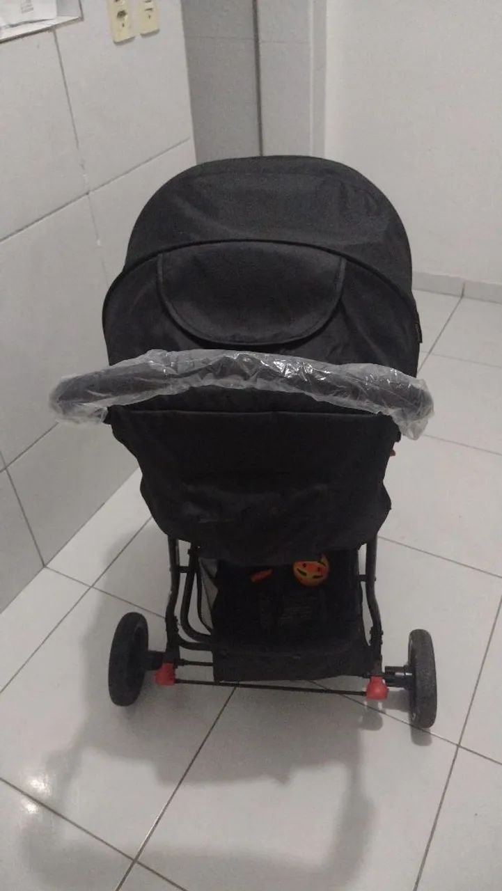 Carrinho de bebê semi-novo  - Foto 2