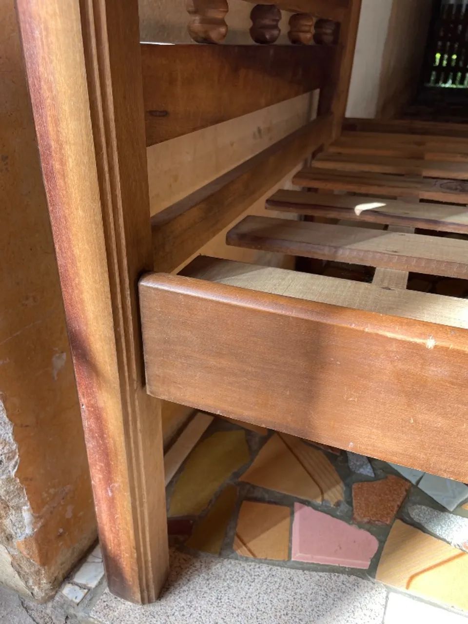 Cama de solteiro em madeira maciça (imbuia)  - Foto 4